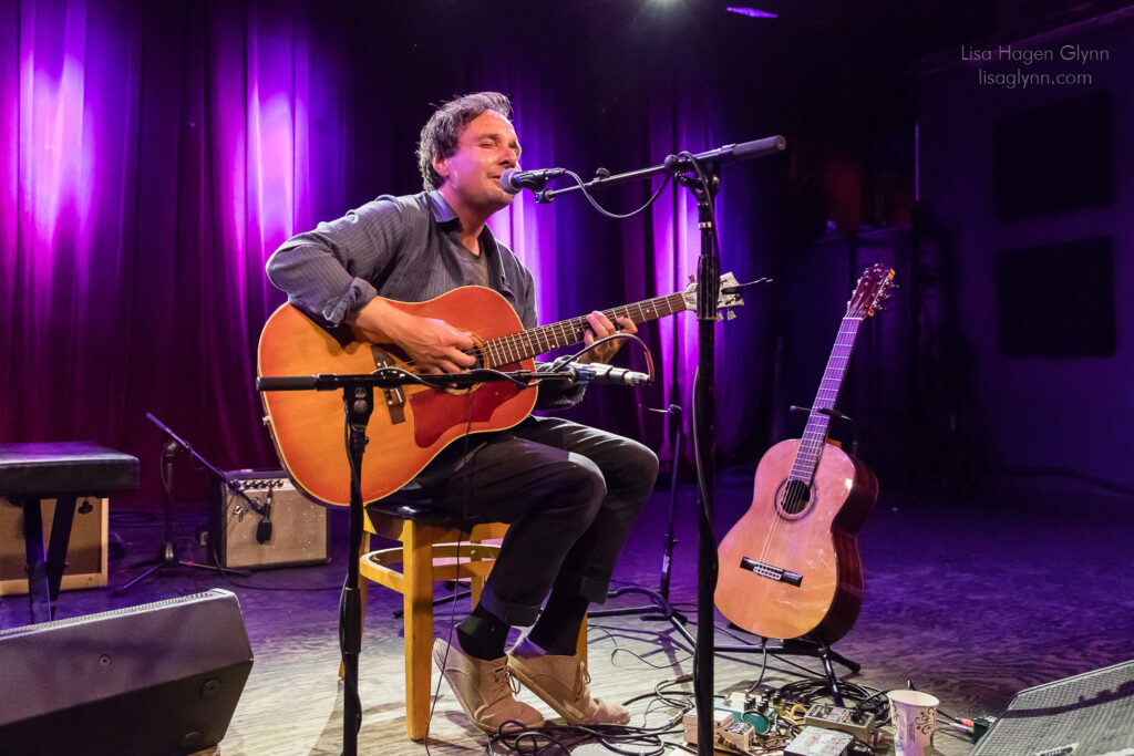 Daniel Rossen sings and plays guitar.