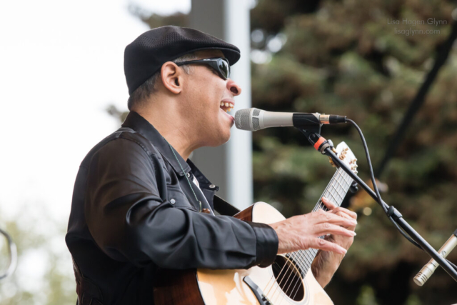 Raul Midón plays guitar and sings