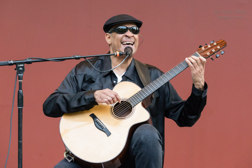 Raul Midón plays guitar and sings