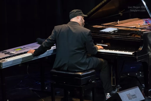 Zaccai Curtis (piano)
