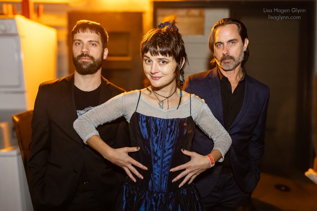 Mt. Fog outside the Tractor Tavern (photo: Lisa Hagen Glynn).